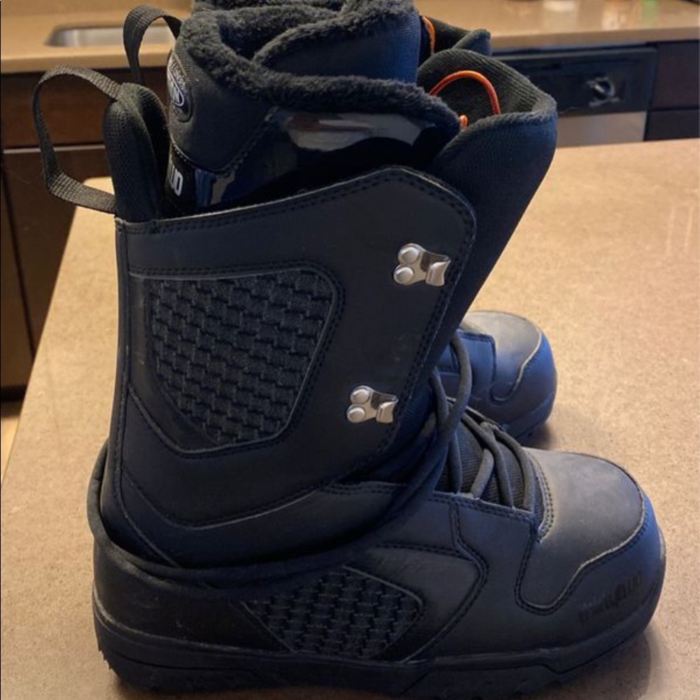 Women’s snowboard boots